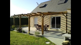 Construire soi même sa pergola en bois adossée [upl. by Ocnarfnaig163]