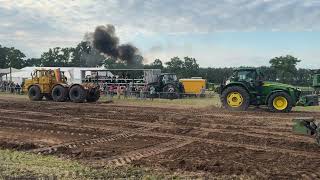 Kirovets K700 A 6x6 vs John Deere 9R 410 beim Traktor Pulling in Hohenziatz [upl. by Asilegna846]