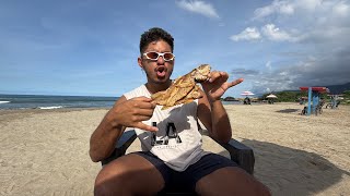 Encuentro el MEJOR PESCADO en la PEOR PLAYA de la guaira  playa surfista qlq esta comida [upl. by Nemad]