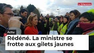 Rédéné 29 ​Grand débat  la ministre se frotte aux gilets jaunes [upl. by Nnazus235]