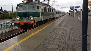 Pociąg PKP Intercity na stacji Łochów Lokomotywa EP07174 [upl. by Buckels]