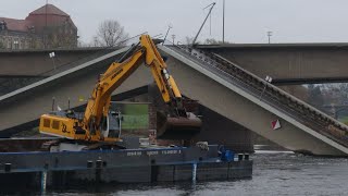 Dresden Carolabrücke kurz amp direkt  14112024  Teil 2 Ausbaggern der Elbe [upl. by Romeyn]