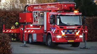 Middelbrand Brandweer ingezet voor een schoorsteenbrand aan de Blaaksedijk in Fijnaart [upl. by Legnalos]