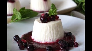 Panna cotta con salsa de frutos rojos [upl. by Reteid]