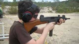 Shooting the UZI Submachine Gun Full Auto [upl. by Reiniar]