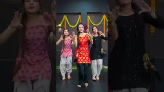 Pura London Thumakda ♥️ shorts ytshorts trending snehu ki gang dance bollywood viral Punjabi [upl. by Eidnalem582]