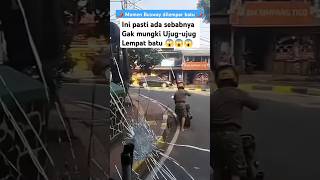 Momen busway dilempar batu nabrakmobil funnyvideo [upl. by Roxy]