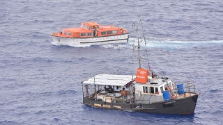 Dramatische Rettung MS ALBATROS rettet 6 Fischer aus Tonga  Phoenix Reisen Exklusiv Video [upl. by Carlin]