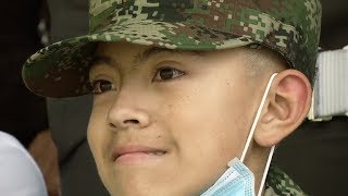 Niño con cáncer recibe camuflado en emotiva ceremonia del Ejército Nacional [upl. by Assirhc]