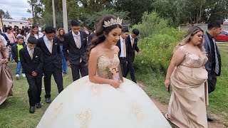 QUINCEAÑERA CARGO UNA FOTO DE SU ABUELITA POR EL RANCHO [upl. by Meil512]