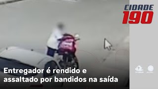 Entregador é rendido e assaltado por bandidos na saída de distribuidora de alimentos [upl. by Reiser754]