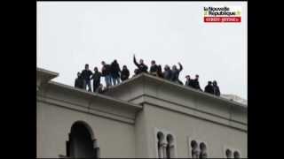 La mosquée de Poitiers occupée par un groupe dextrêmedroite [upl. by Mall]