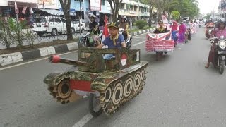 Parade  karnaval Mobil Hias macetkan ruas jalan di Aceh Barat [upl. by Enytsirhc869]