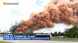 Georgia chemical plant fire sent a plume containing chlorine high into the air [upl. by Boyce501]