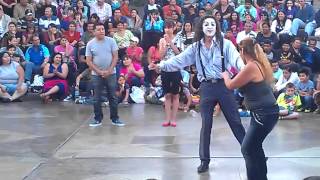 mimo Moy bailando en Plaza Rioes perro [upl. by Church]