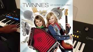 Die Twinnies  Bayernmädels Yamaha Genos Cover [upl. by Adnarym]