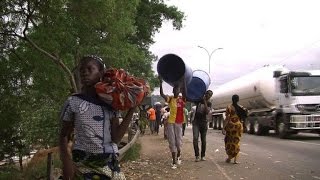 Déguerpissement dans un quartier précaire dAbidjan [upl. by Holihs]