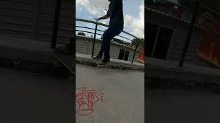 Haciendo NOSESLIDE en el bordillo skateboard [upl. by Timmy]