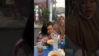 Nasya makan bakso pinggir jalan funny lucu ransenteretaintment downsyndrome sekolah [upl. by Astra]