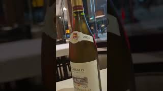 Chablis 2020 frutadomuito aromático com notas de pêssegoanismaçã e manteiga levewine [upl. by Pouncey611]