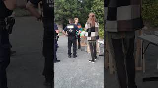 Polizei verbietet Letzte Generation im Park zu essen Platz der Luftbrücke Berlin [upl. by Thoer]