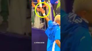 Este hincha le robó el anillo a Neymar futbol neymar shorts [upl. by Macguiness967]