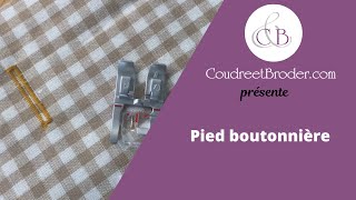 Comment installer un pied boutonnière manuelle sur sa machine à coudre [upl. by Rafe]