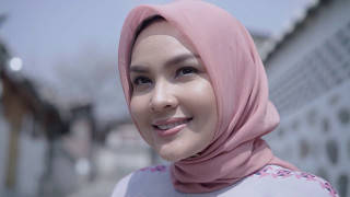 Wardah Fashion Journey  Ria Miranda in Korea [upl. by Naol]