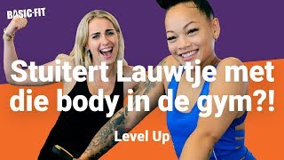 LAUWTJE verliefd op haar PERSONAL TRAINER  Level Up [upl. by Ettennod309]