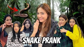 SNAKE PRANK se ghar waloun ko daraya Dost ne dia Gift Sistrology Fatima Faisal [upl. by Ahsirat418]