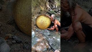 Amazingly this man found a gold nugget to mine golddiscovery goldhunter [upl. by Barrie]