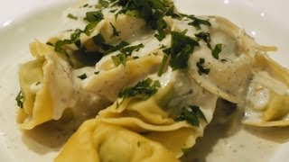 SpinatRicottaTortellini mit HaselnussCognacSauce  VegiTV [upl. by Curzon]