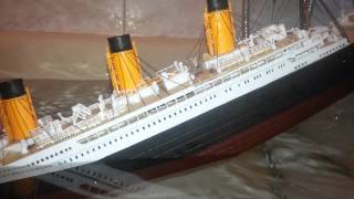 Titanic model sinking [upl. by Yrffej]