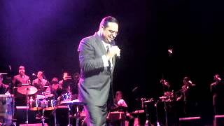 Gilberto Santa Rosa  En la oscuridad En Vivo [upl. by Nagam253]