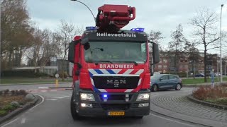 Vrijwillige Brandweer Hellevoetsluis Hoogwerker 172551 met spoed naar keukenbrand in Rockanje [upl. by Chamkis]