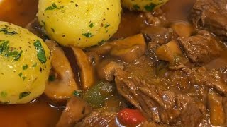 Ungarisches Gulasch das beste und leckerste recept hier ⤵️  Receta e mishit me perime [upl. by Latton]