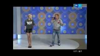 Kapushon feat Gloria  Ca iernile moscovite cine vine la noi [upl. by Nwahsyt]