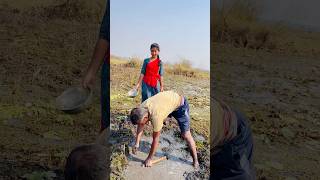 জলের মধ্যে খালি পায়ে কেনো কাজ করি🤔 viralvideo farming village youtubeshorts funny [upl. by Elmina786]