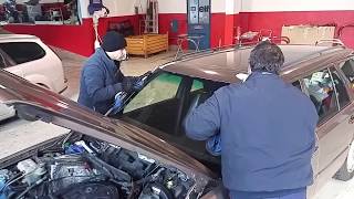 Italian way of windscreen replacement Mercedes W124 300TE not the best workers [upl. by Aric136]