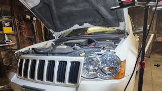 Changing oil and replacing fuel cap on a 2010 Jeep Grand Cherokee [upl. by Quintie471]