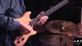 quotAllan Holdsworth plays Guthrie Govan quot  AMAZING RARE FOOTAGE [upl. by Rotce292]