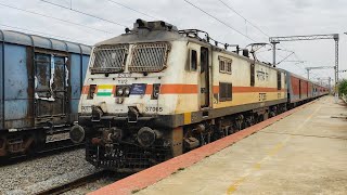 18463Bhubaneswar KSR Bengaluru Prashanti Express crossing Baiyyappanahalli  37065 WAP7 [upl. by Maillliw]