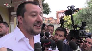 Roma Salvini nelle ville sequestrate ai Casamonica quotLe abbatteremo torno con la ruspaquot [upl. by Atsed]