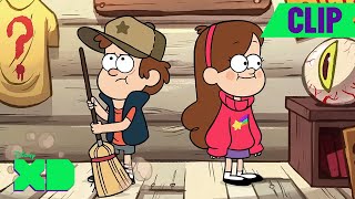 The First Scene of Gravity Falls  Meet Dipper and Mabel  disneyxd [upl. by Izmar]