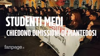 Studenti protestano al Viminale dopo le manganellate a Pisa e Firenze quotPiantedosi dimettitiquot [upl. by Uella]