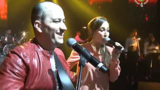 Mohamed Allaoua ft Kenza Farah  Tidyanin au Zénith de Paris [upl. by Itch]