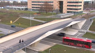 Realer Irrsinn BusBrücke ohne Straßenanschluss  extra 3  NDR [upl. by Okimuk]