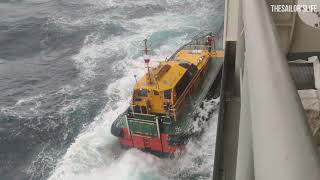 Omg 😱 Lady pilot disembarked the ship on rough weather [upl. by Graeme]