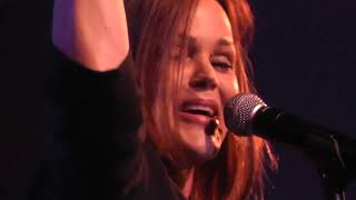 Belinda Carlisle quotSummer Rainquot live 41316 8 Peekskill NY [upl. by Annerahs]