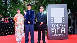 松坂桃李＆芳根京子＆小泉堯史監督が、第37回東京国際映画祭 レッドカーペットに登場 映画『雪の花 ―ともに在りて―』 [upl. by Annadiane]